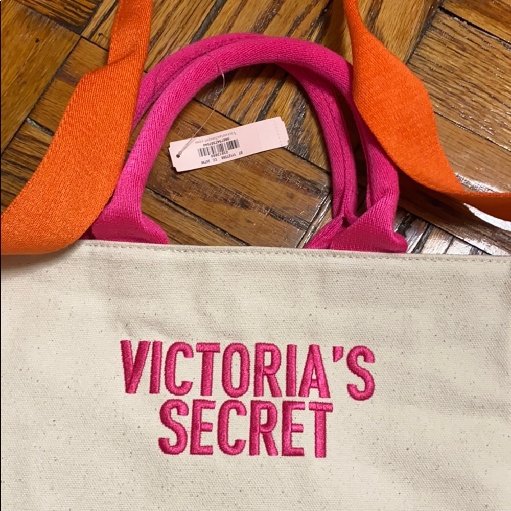 NWT Victoria’s Secret travel bag size: 22” x 13.5” - Picture 2 of 9